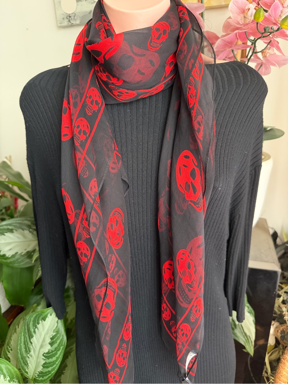 Alexander McQueen Silk Skull wrap shawl Scarf. - Picture 15 of 16